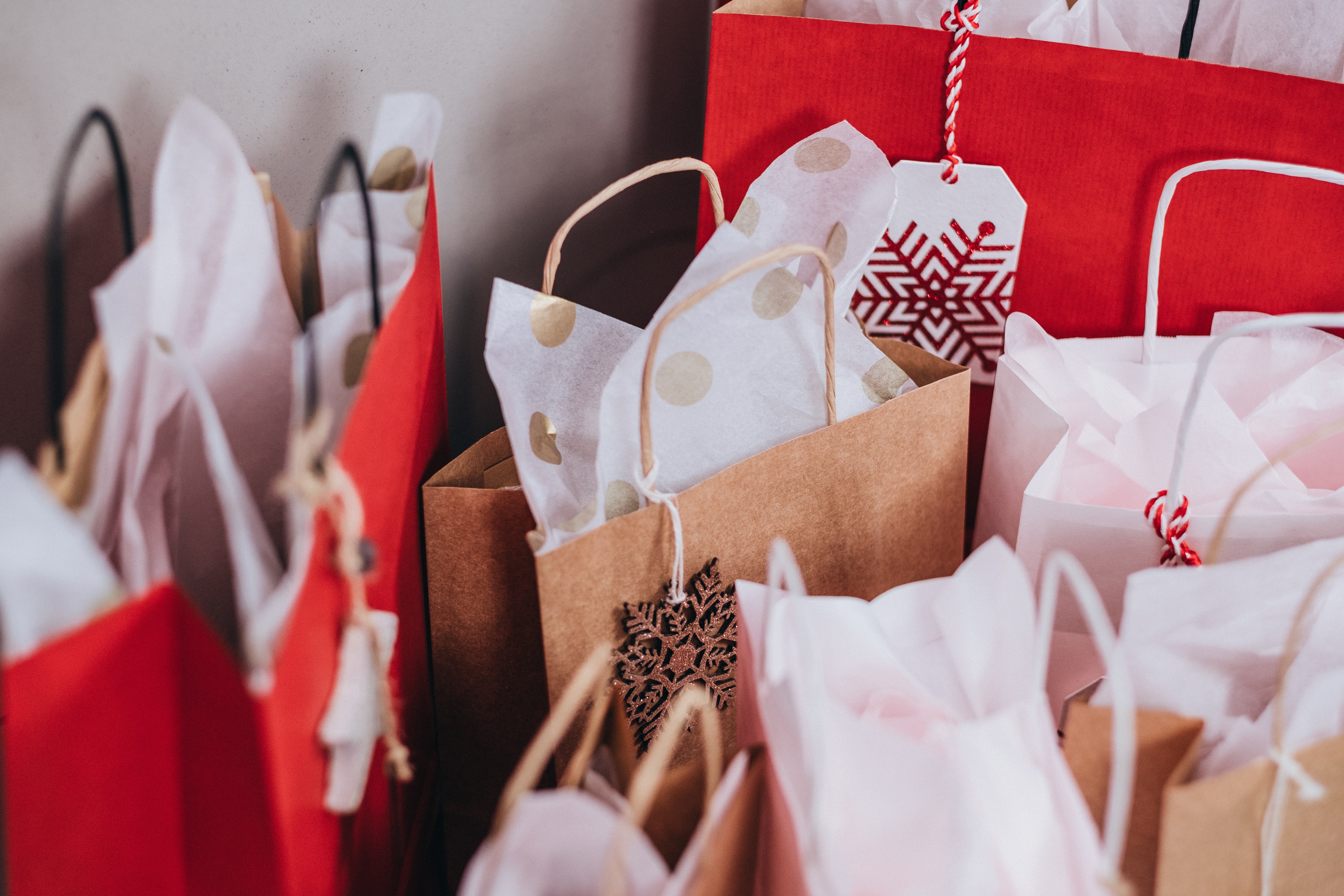 Dos and Don'ts for Giving Gifts to Your Kids Over the Holidays After Divorce